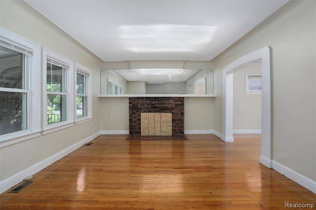 Detroit, MI 48221,17600 Santa Barbara Drive