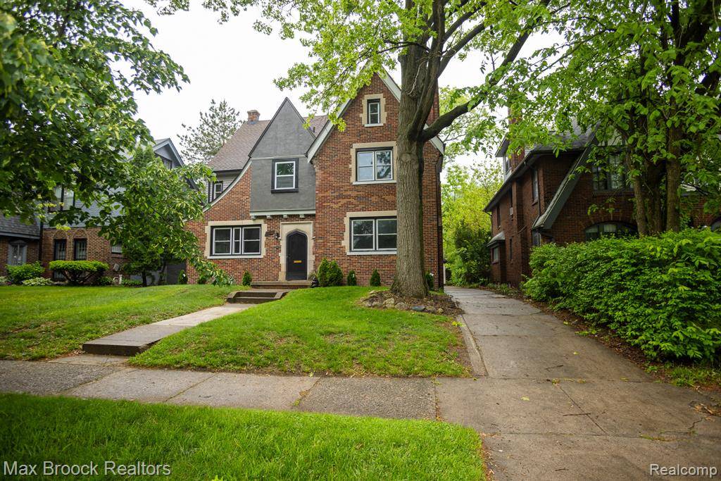 Detroit, MI 48221,17352 Parkside Street