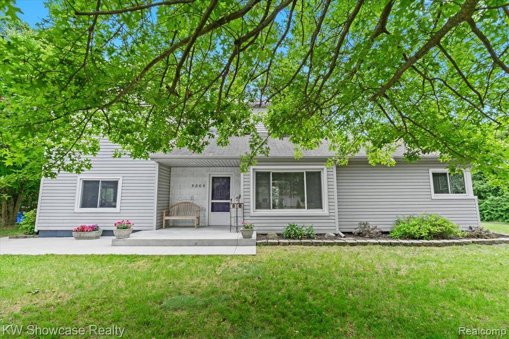 Waterford Twp, MI 48327,5865 Crescent Road