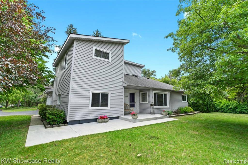 Waterford Twp, MI 48327,5865 Crescent Road