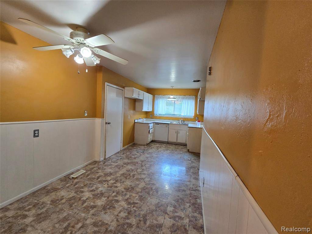 Southfield, MI 48075,21450 Evergreen Road