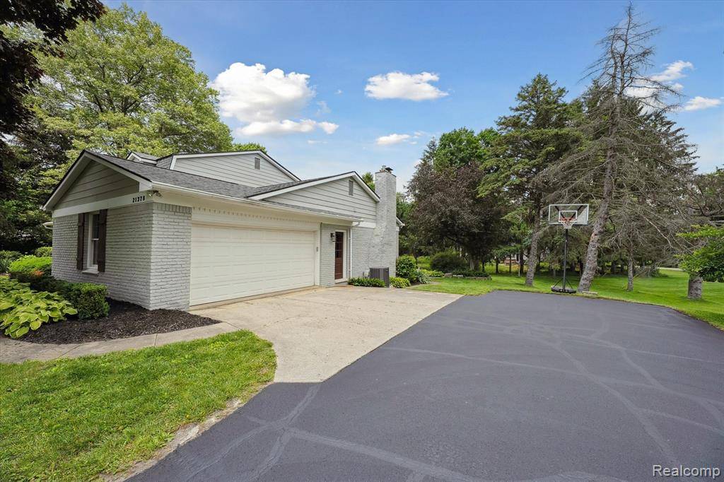 Northville, MI 48167,21378 Summerside Court Court