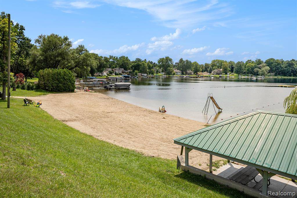 Orion Twp, MI 48362,732 N Conklin Road