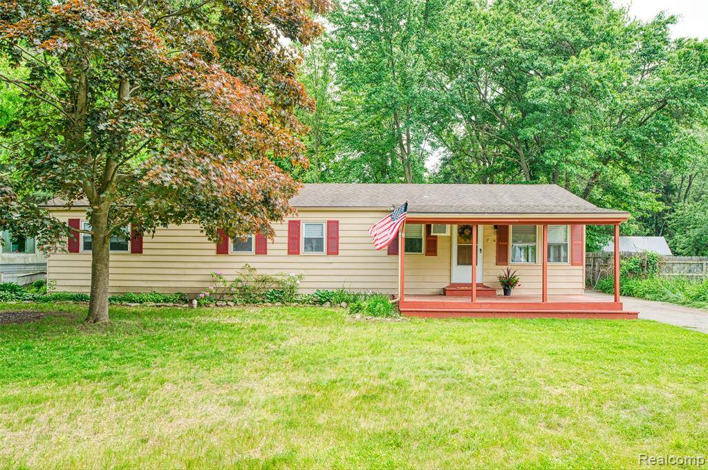 Genoa Twp, MI 48843,5806 COMMANCHE Lane