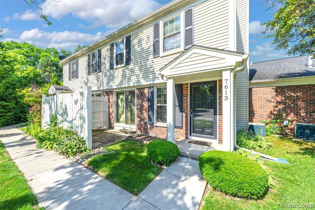 Waterford Twp, MI 48327,7613 Woodview Drive 12 46