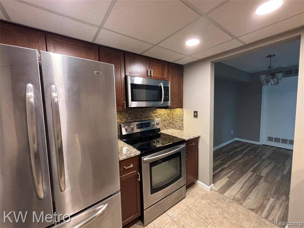 Livonia, MI 48152,18236 University Park Drive