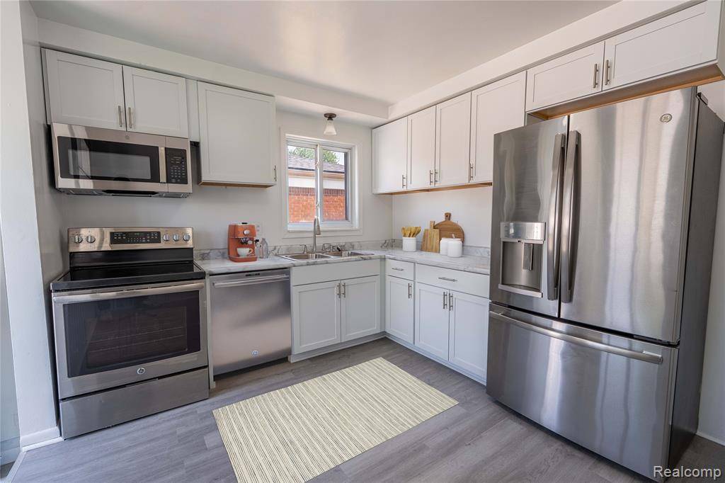 Westland, MI 48185,8177 Gary Avenue
