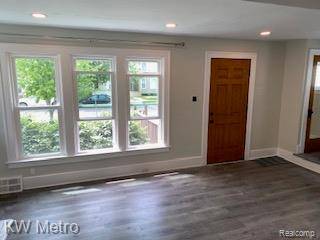 Royal Oak, MI 48067,202 N Washington Avenue
