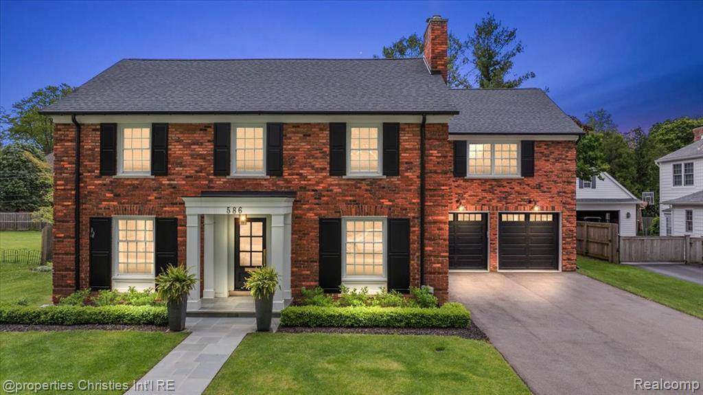 Birmingham, MI 48009,586 Fairfax Street