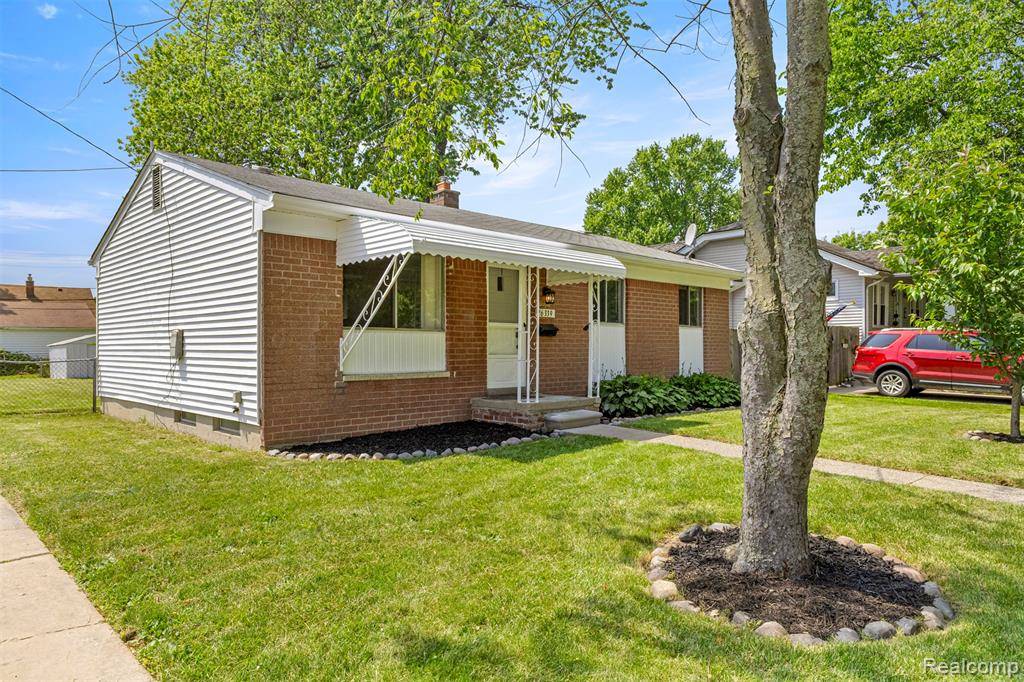 Roseville, MI 48066,26339 Hollywood Street