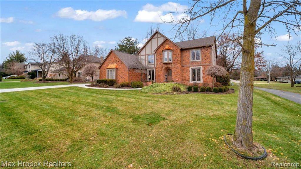Rochester Hills, MI 48309,404 SHELLBOURNE Drive