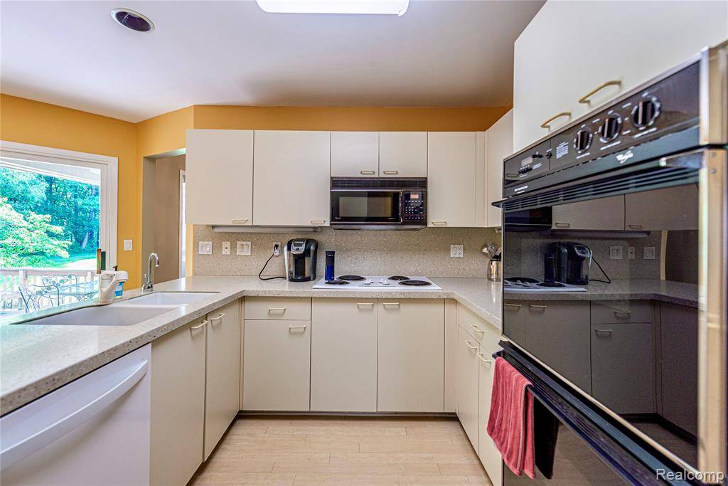 West Bloomfield Twp, MI 48323,6760 Oyster Cove