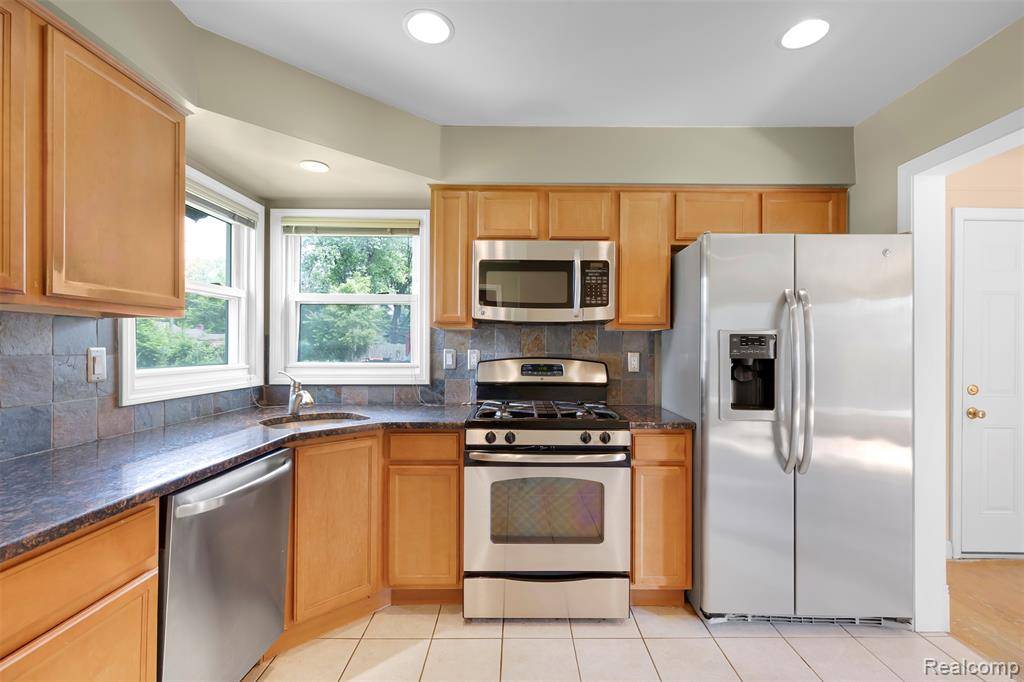 Livonia, MI 48154,14999 Arden Street