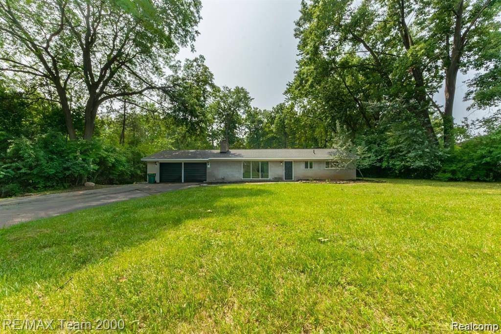 Farmington Hills, MI 48334,28045 W GREENMEADOW Circle