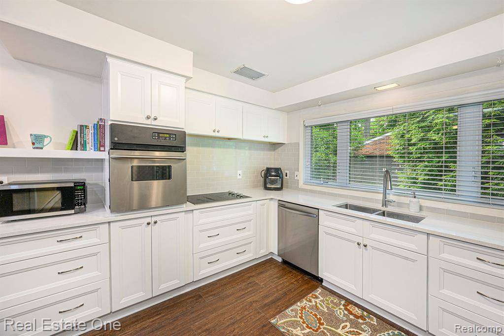 Troy, MI 48084,3183 Oakhill Drive
