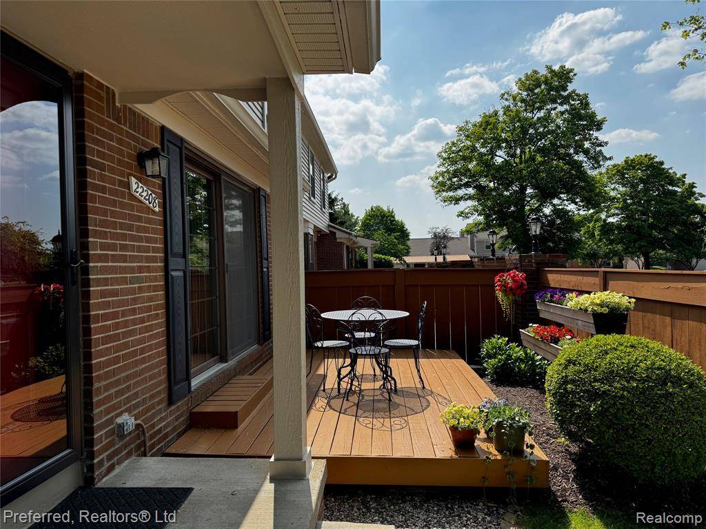 Novi, MI 48375,22208 Pondview