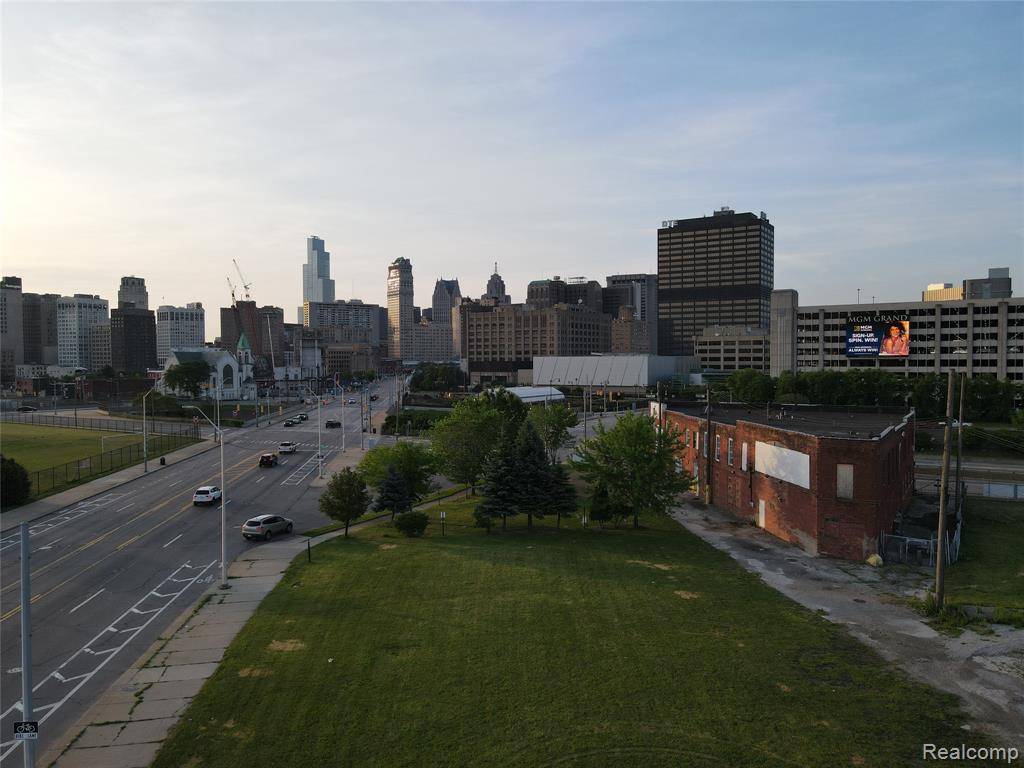 Detroit, MI 48201,2402 4th Street
