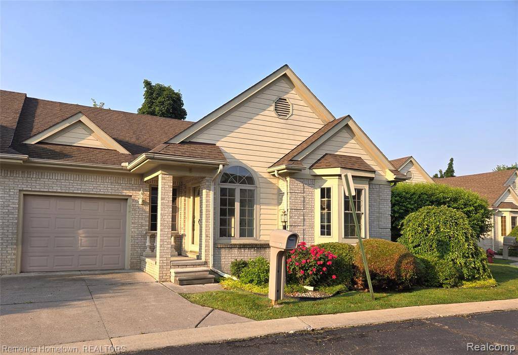 Dearborn Heights, MI 48127,8 Hickory Court Unit 8