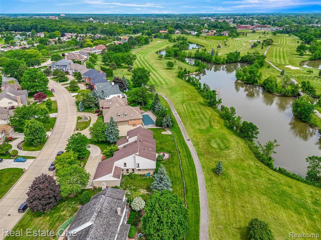 Riverview, MI 48193,18191 Country Club Circle