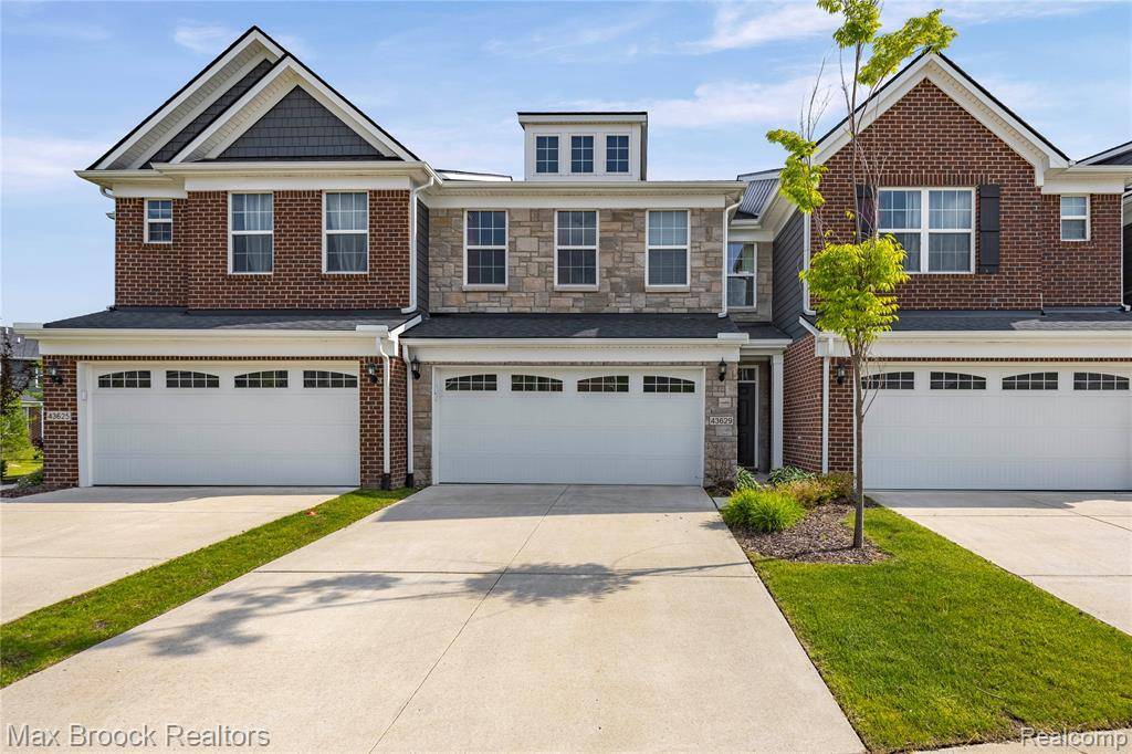 Novi, MI 48375,43629 Prospect 22 102