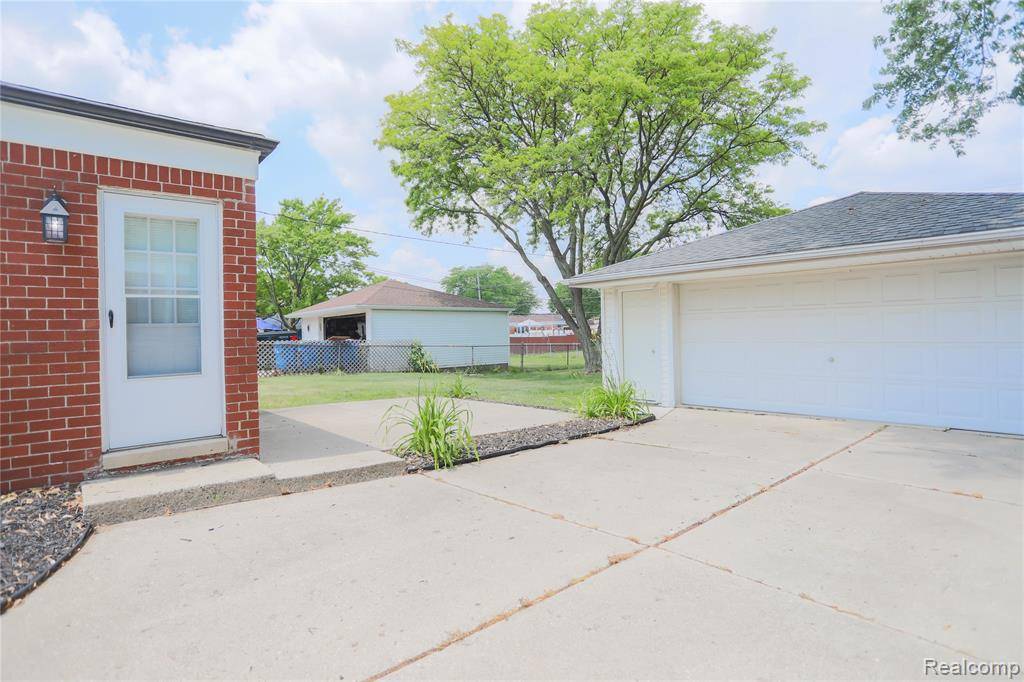 Warren, MI 48088,14839 Chippewa Drive