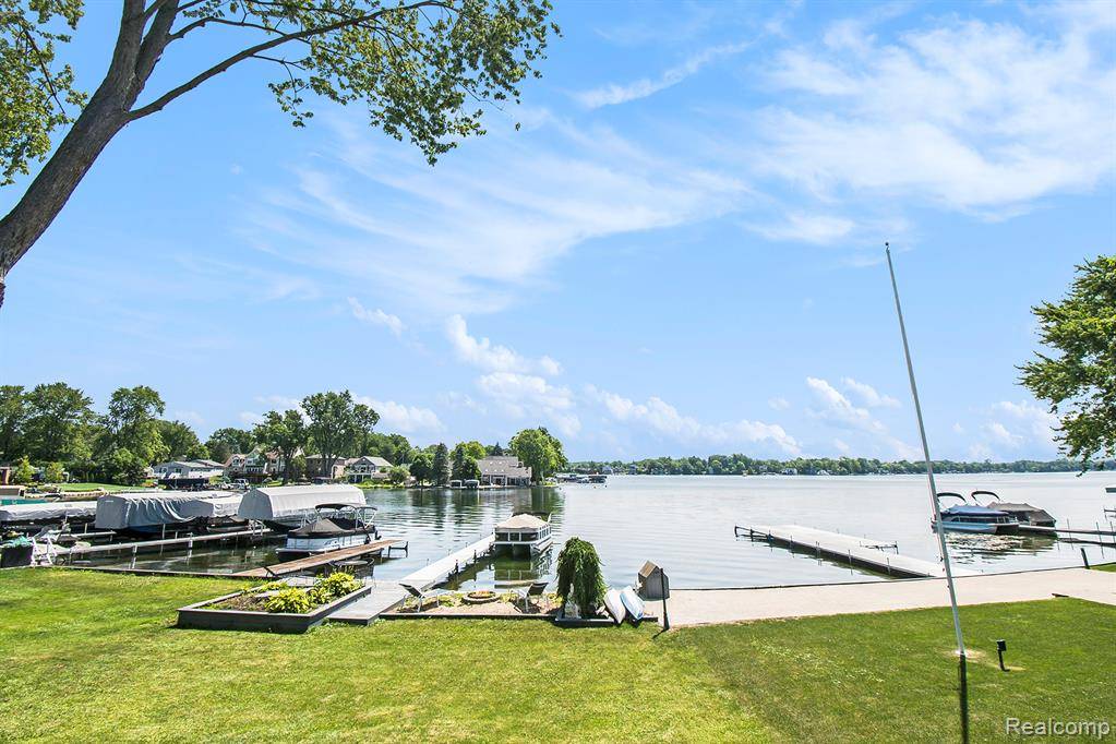 Fenton, MI 48430,11501 Torrey Road