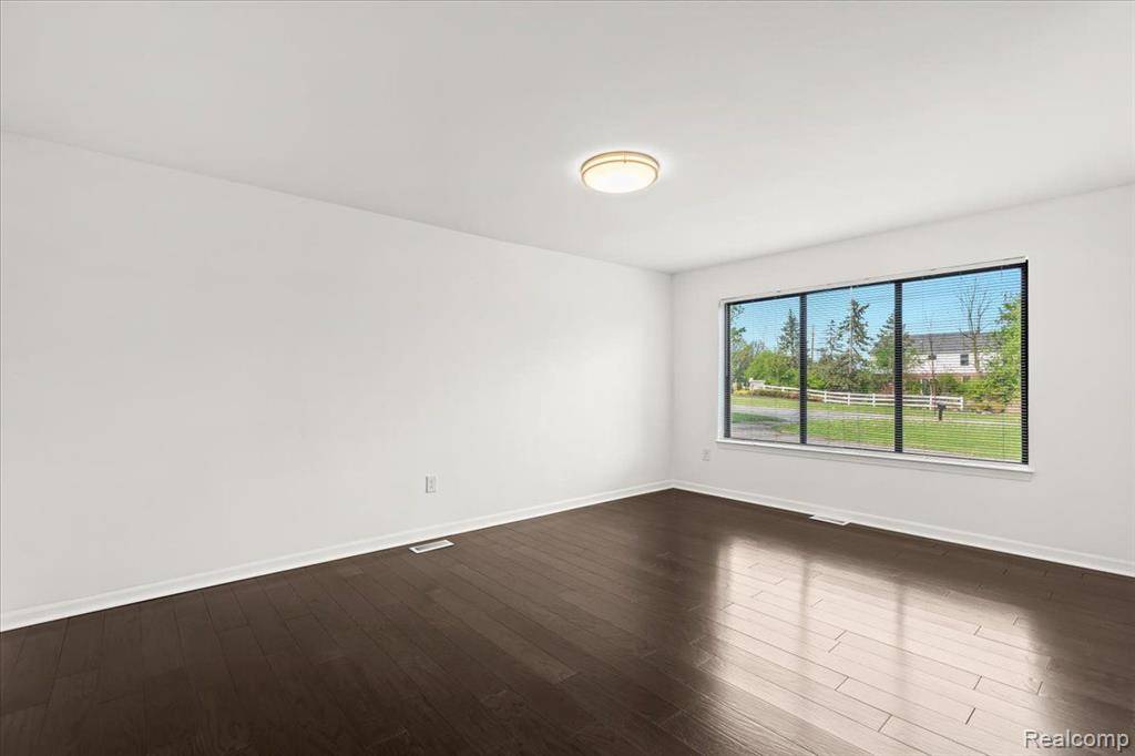 Farmington Hills, MI 48335,20937 Halsted Road