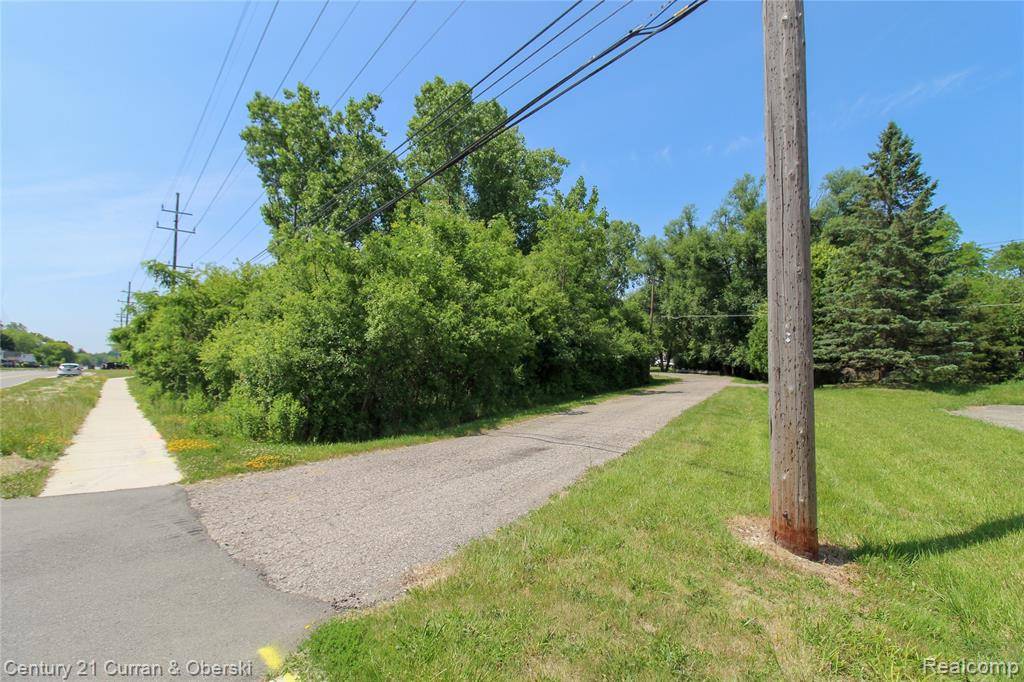 Farmington Hills, MI 48336,29826 Shiawassee Road