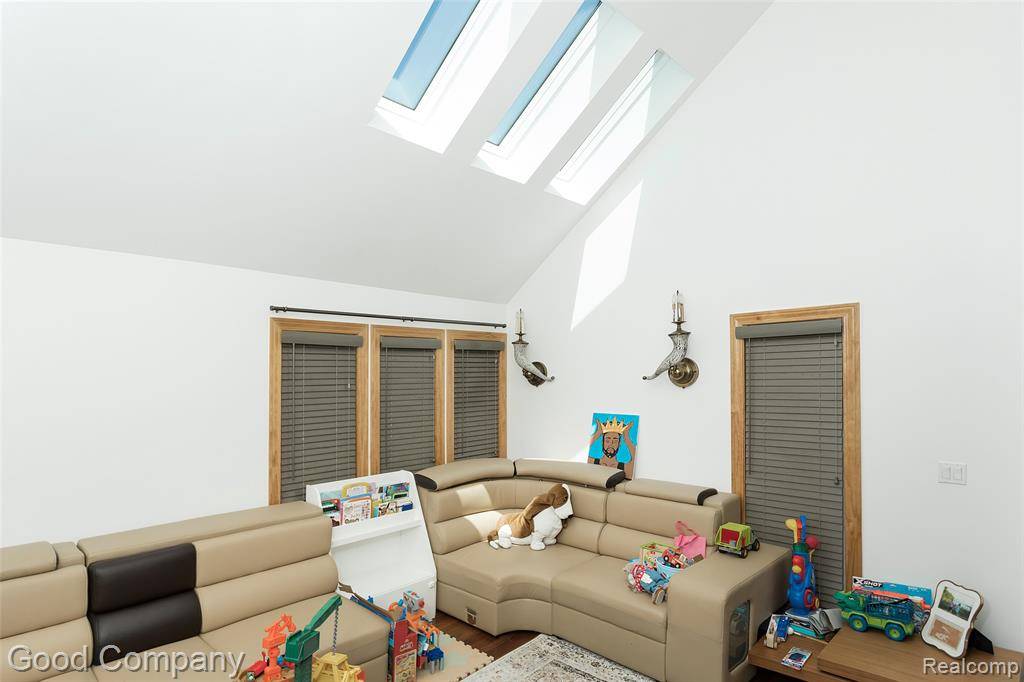 Farmington Hills, MI 48331,30384 Castleford Court