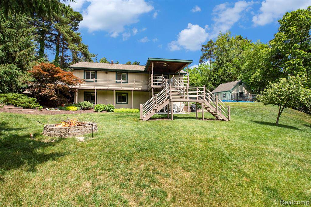 Fenton, MI 48430,9084 Bennett Lake Road