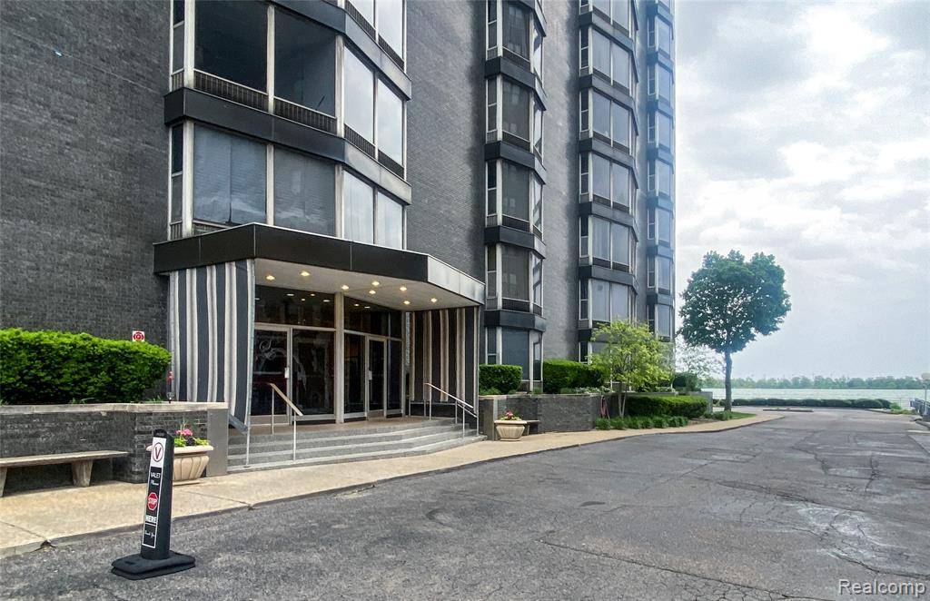 Detroit, MI 48214,8200 E JEFFERSON Avenue 59/602