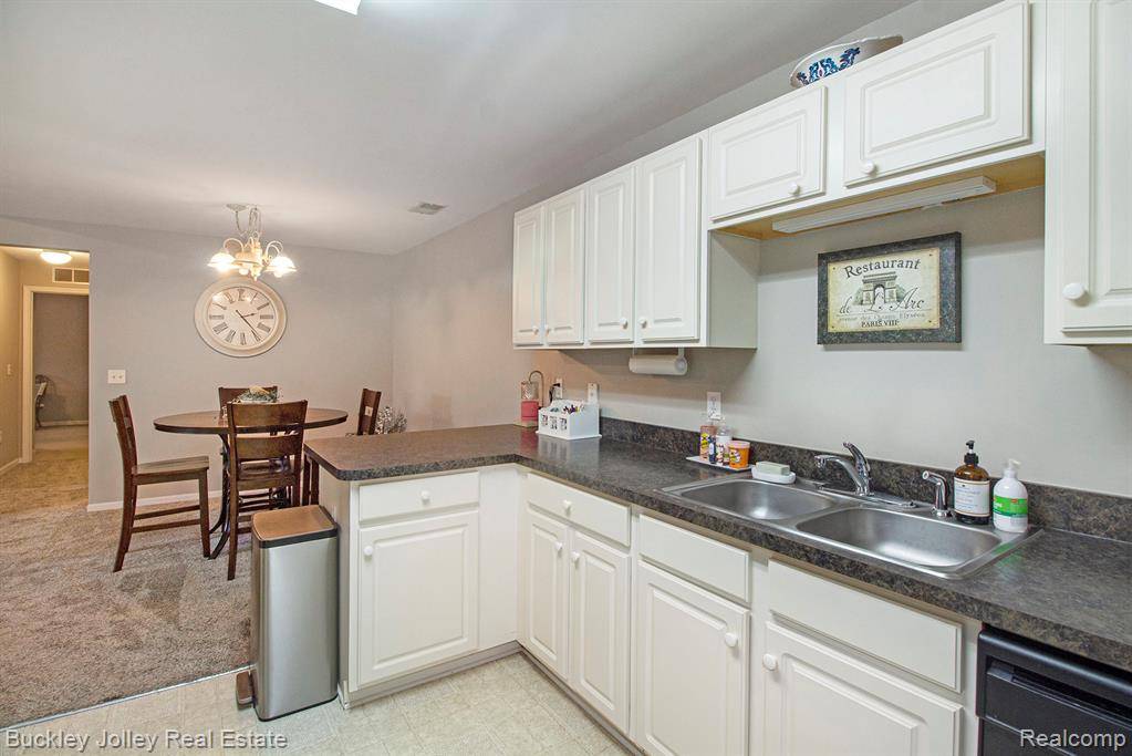 Howell, MI 48843,1018 Shiawassee Circle