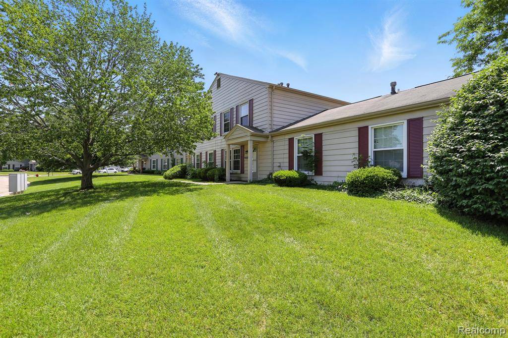 Lake Orion Vlg, MI 48360,3043 Oakridge Court