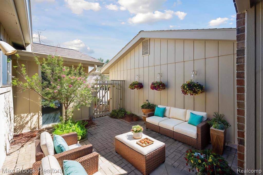 West Bloomfield Twp, MI 48322,7454 BRIDGE Way