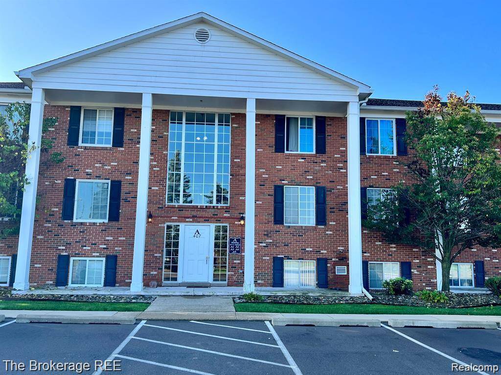 Howell, MI 48843,407 W Highland Road A4