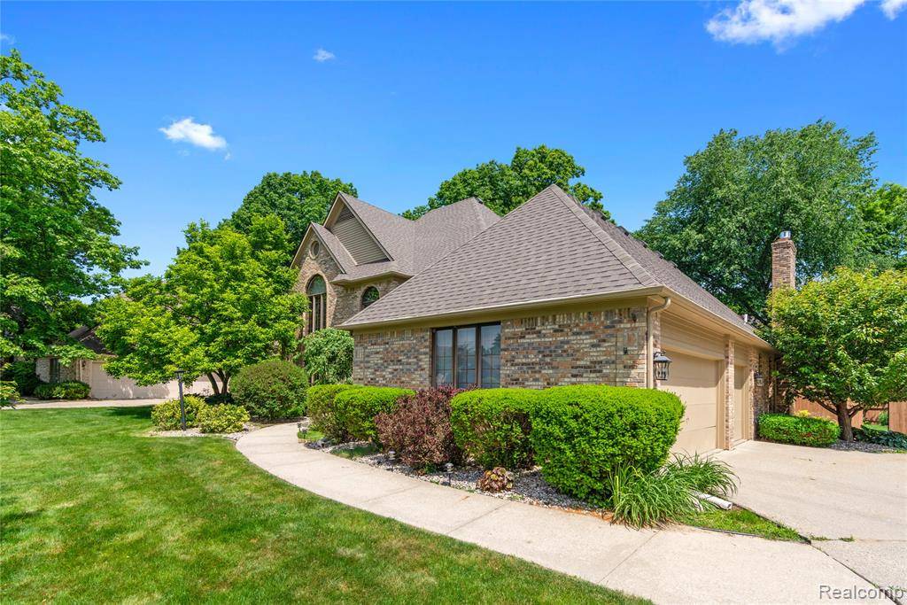 Grand Blanc, MI 48439,1484 Kings Pointe Road