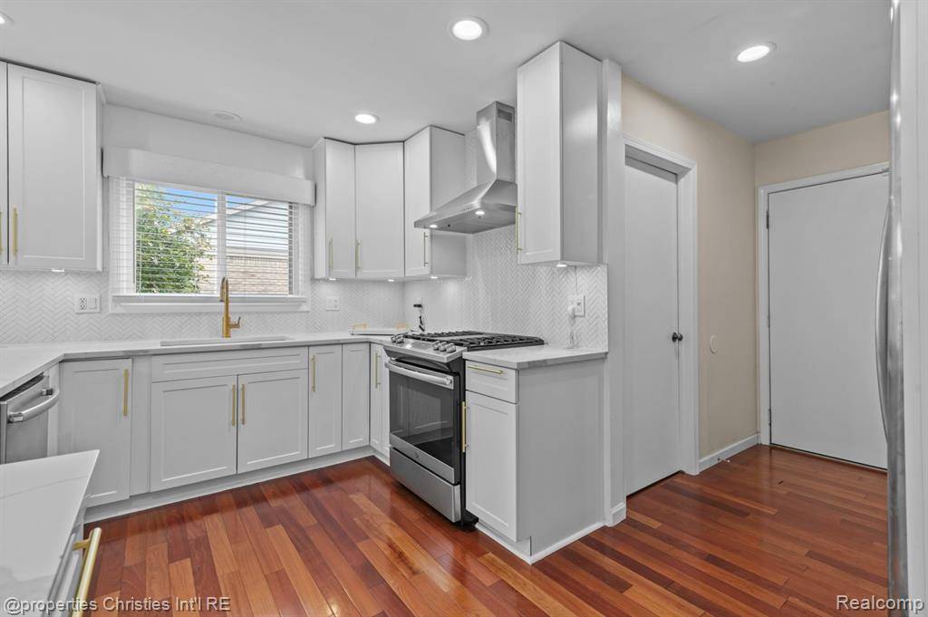 Novi, MI 48374,24707 Picara Drive