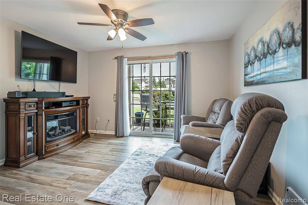 South Lyon, MI 48178,225 Brookwood DR Drive 31 10
