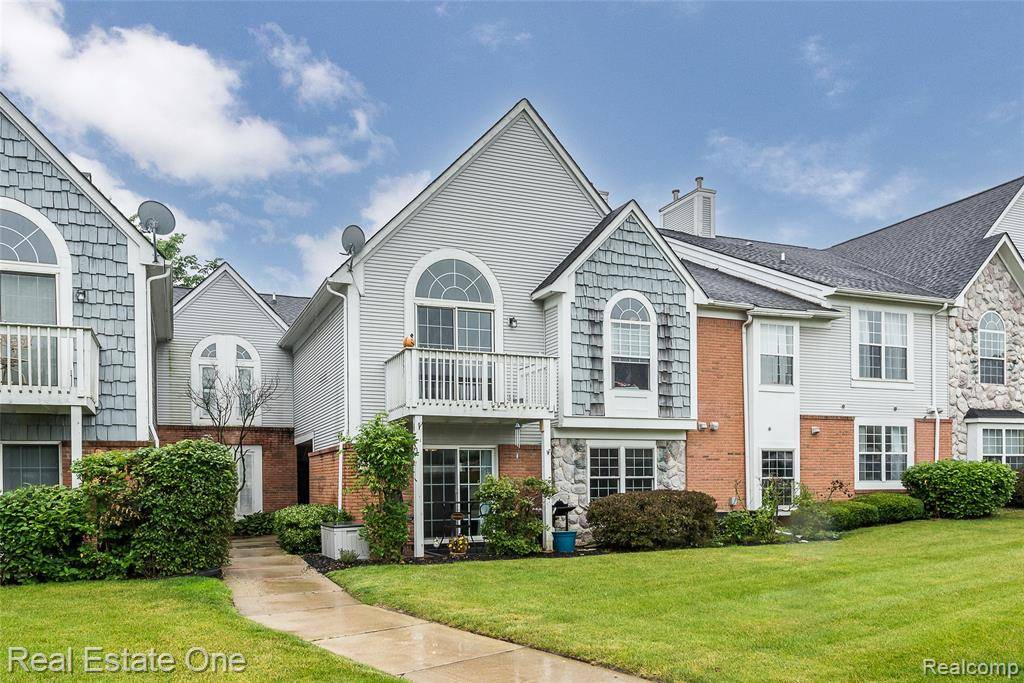 South Lyon, MI 48178,225 Brookwood DR Drive 31 10