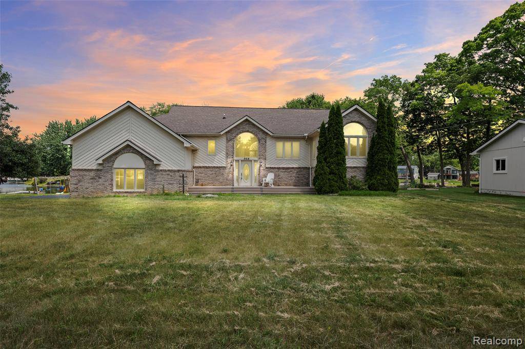 White Lake Twp, MI 48383,969 Bogie Lake Road