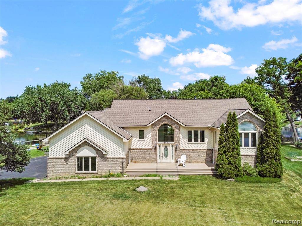 White Lake Twp, MI 48383,969 Bogie Lake Road