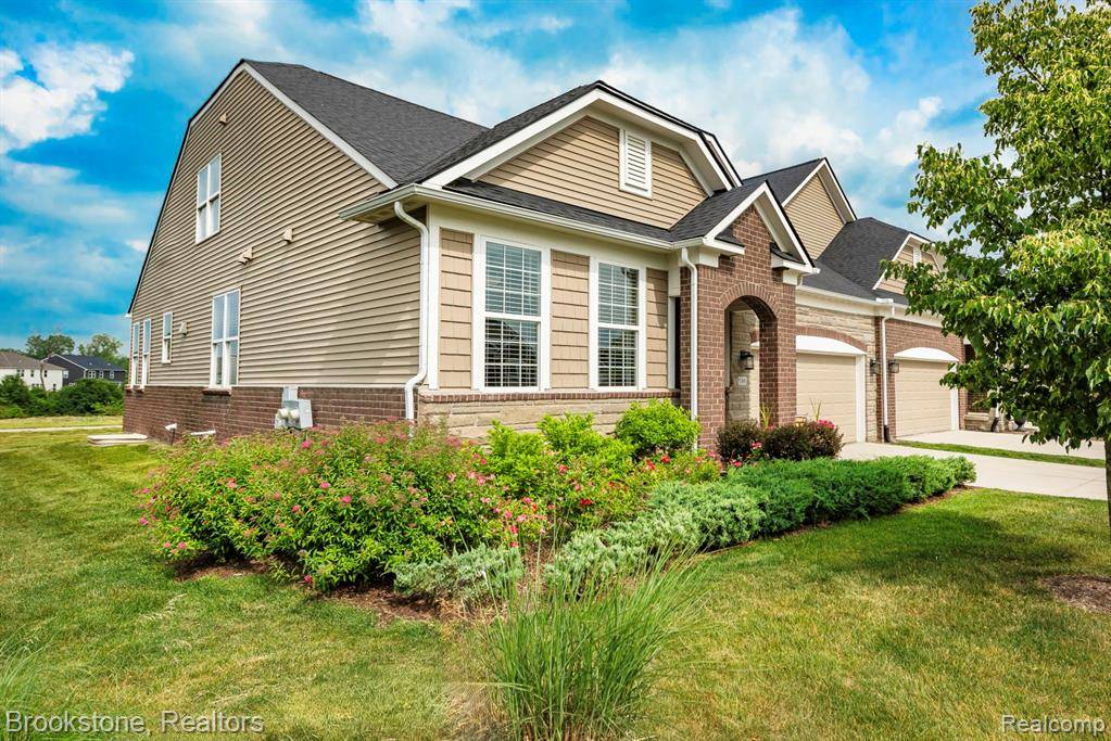 Ann Arbor, MI 48108,586 Ivyland Street