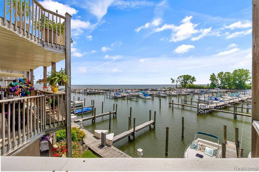 Harrison Twp, MI 48045,37510 JEFFERSON 203