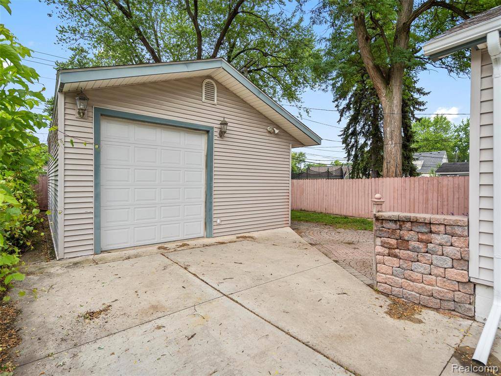 Hazel Park, MI 48030,23819 Hazelwood Avenue
