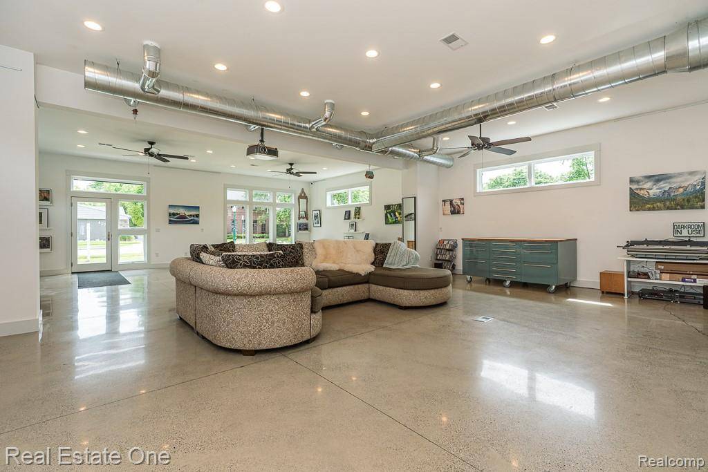 Rochester, MI 48307,426 W University Drive