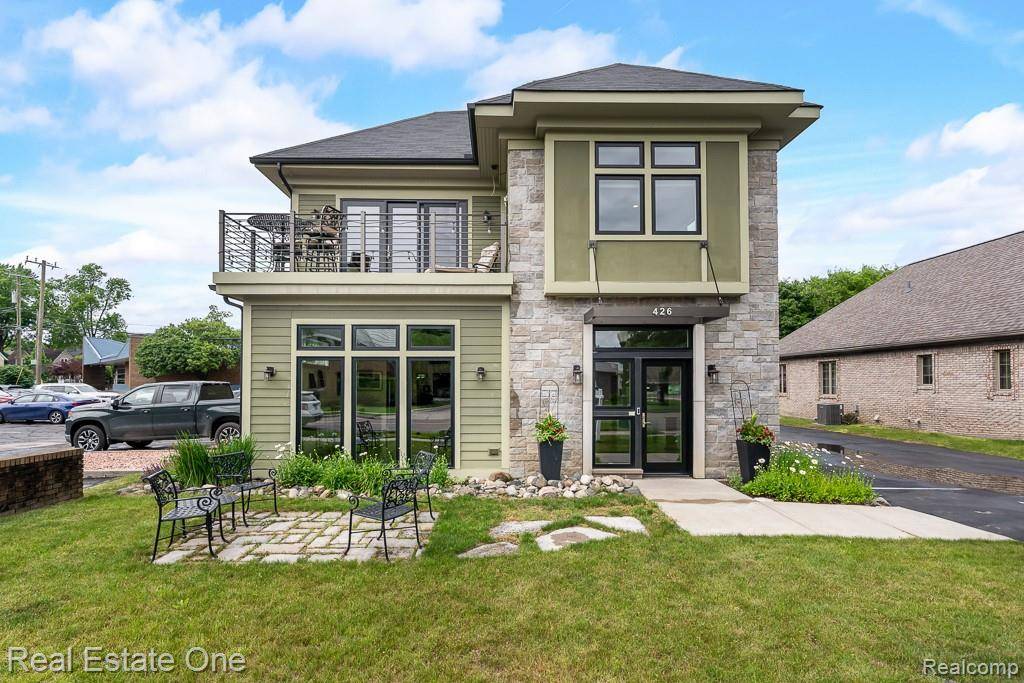 Rochester, MI 48307,426 W University Drive