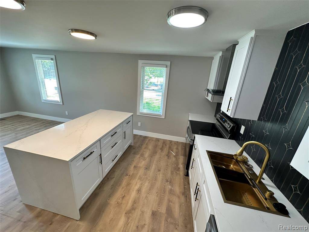 Livonia, MI 48152,30702 7 Mile Road