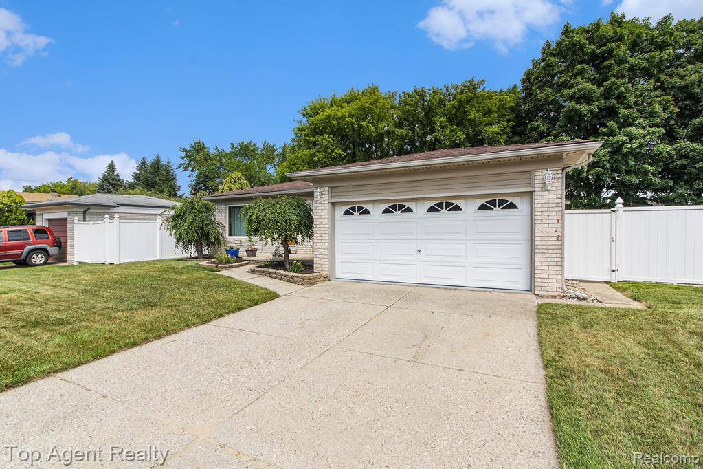 Sterling Heights, MI 48313,43954 McLean Drive