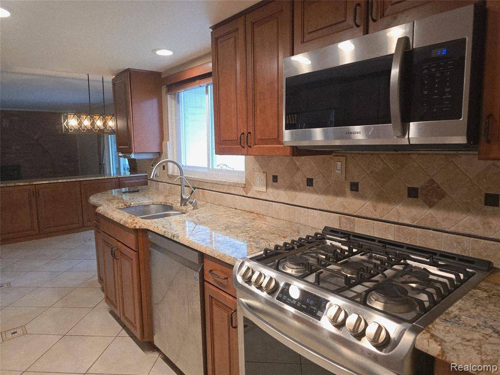 Livonia, MI 48152,18041 Fairway Street