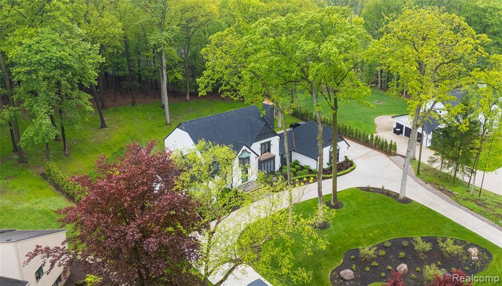 Bloomfield Hills, MI 48304,163 MANORWOOD Drive
